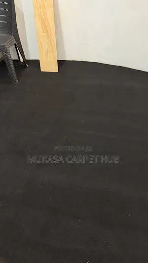 Soft Black Woolen Carpet – Perfect for Modern Interiors