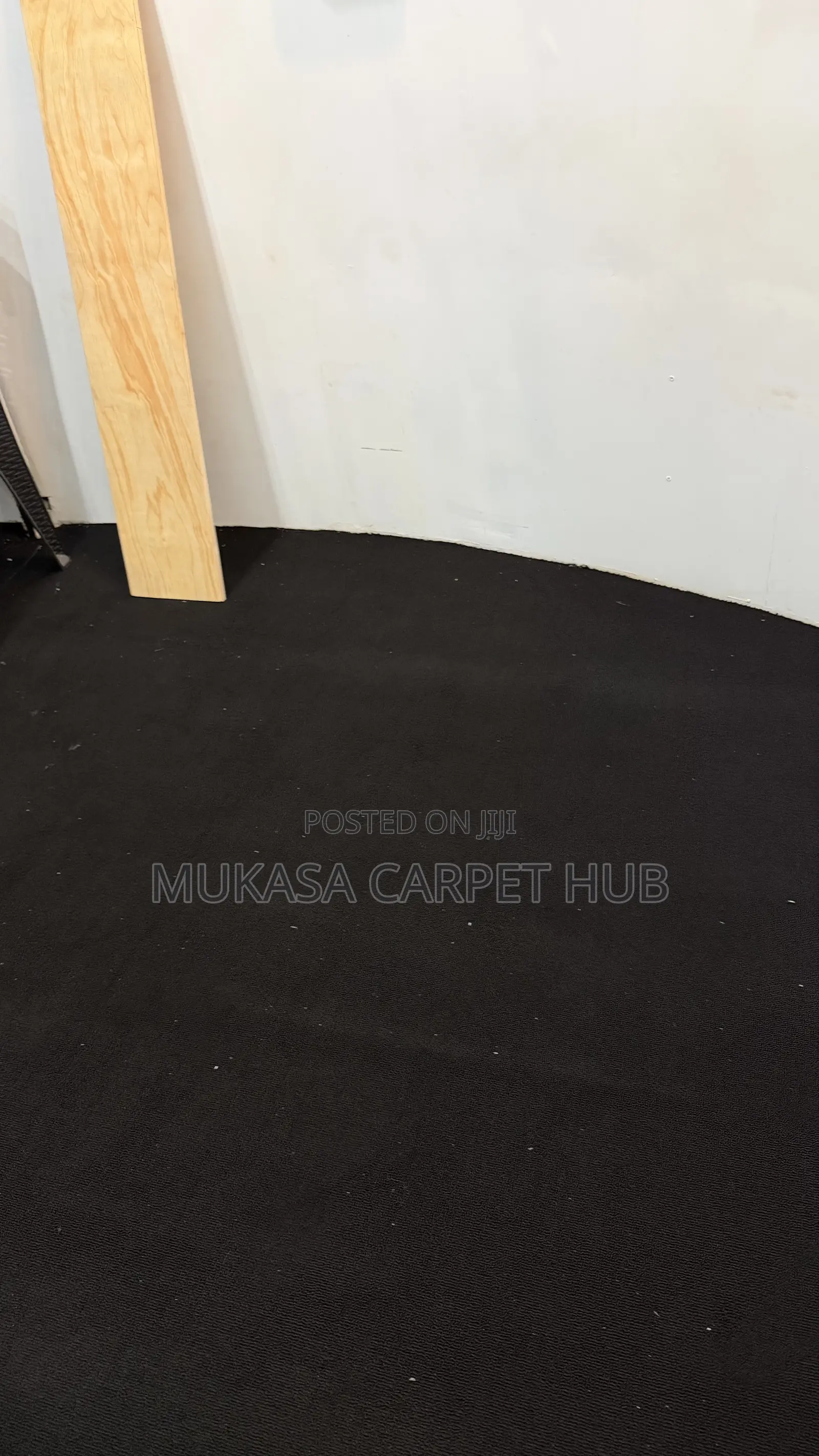 Soft Black Woolen Carpet – Perfect for Modern Interiors