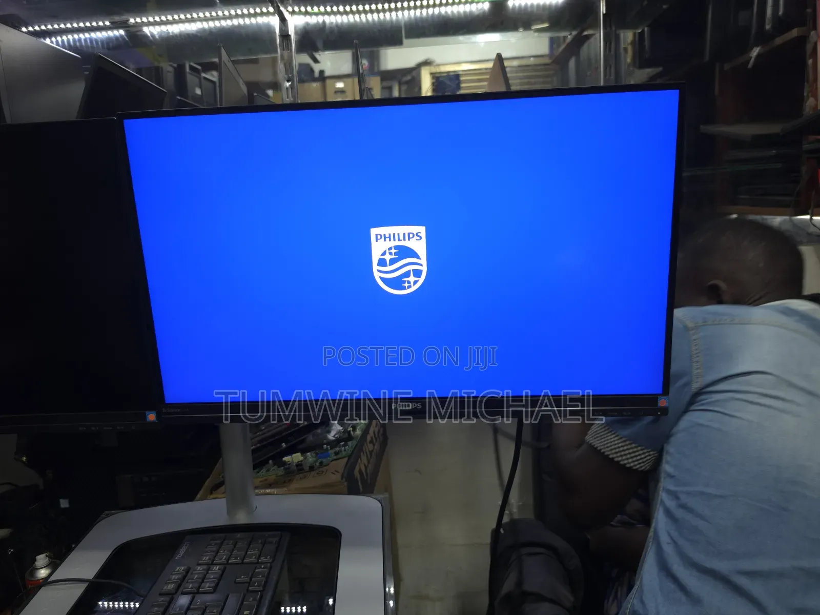 Dual Arm Set Up 27inch Monitors X 2