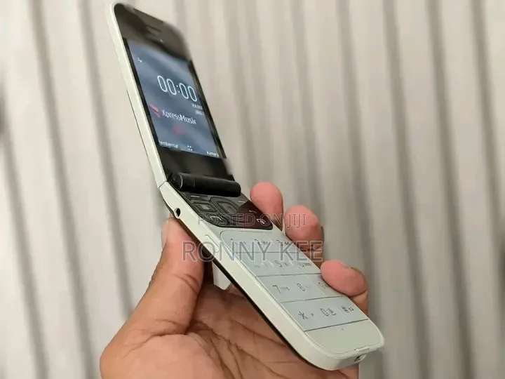 New Nokia 2720 Flip 512 GB White
