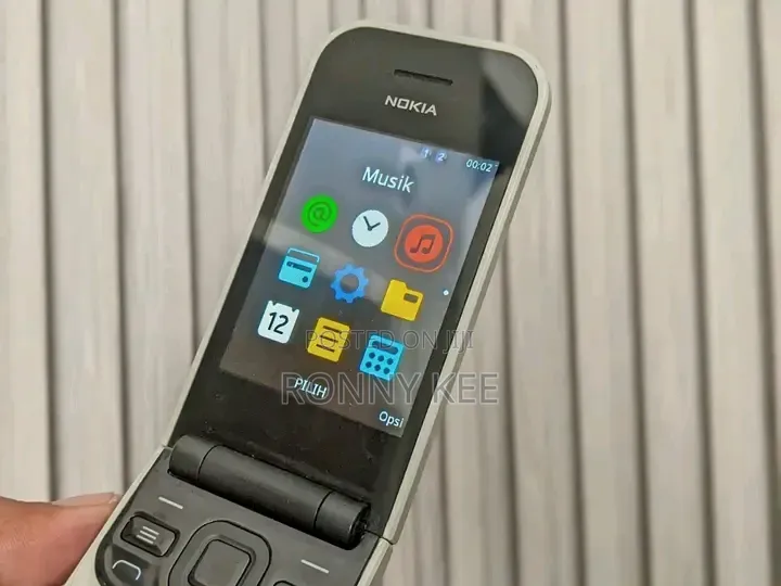 New Nokia 2720 Flip 512 GB White