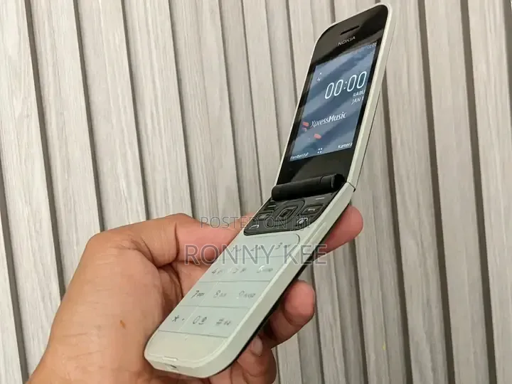 New Nokia 2720 Flip 512 GB White