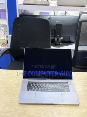 Laptop Apple MacBook Pro 2017 16GB Intel Core i7 SSD 512GB