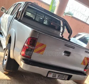 Toyota Hilux 2012 Silver