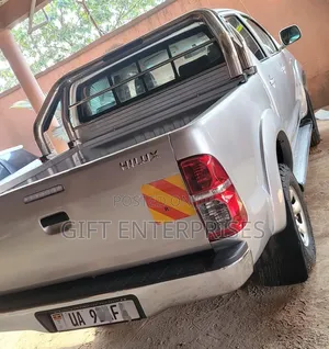 Toyota Hilux 2012 Silver