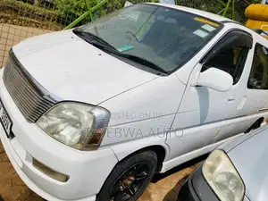 Toyota Regius 1998