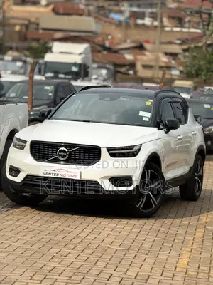 Volvo EX40 Single Motor Extended Range RWD Core 2025 White
