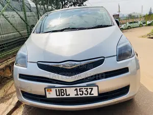 Toyota Ractis 1.3 FWD 2008 Gray