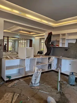Kitchen/Modern County Kitchen Cabinets 1,100,000/- Per Running Meter