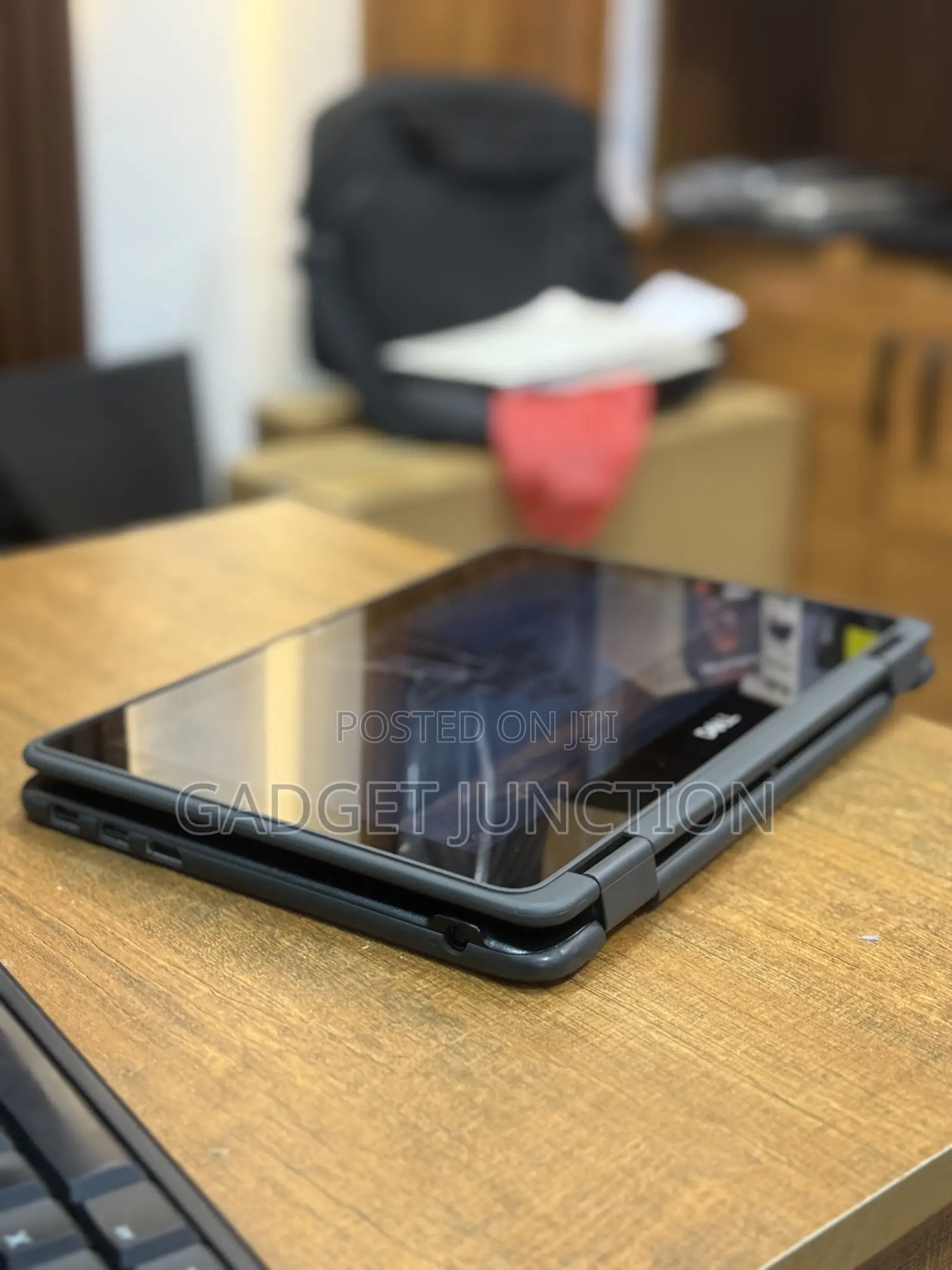 New Laptop Dell Latitude 3190 2-in-1 4GB Intel Celeron SSD 128GB