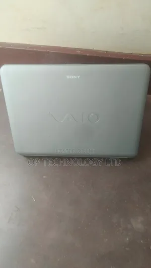 Laptop Sony VAIO E15 SVE1512K1EB 2GB Intel Core 2 Duo HDD 128GB