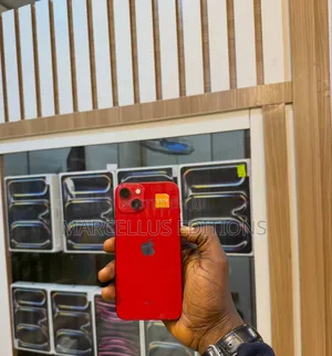 Apple iPhone 13 128 GB Red