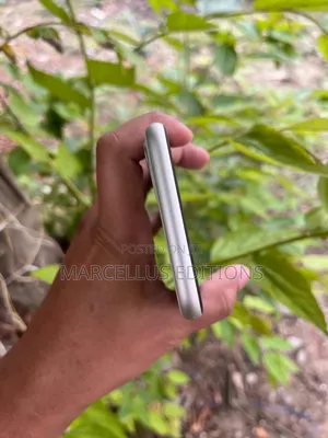 Apple iPhone 11 64 GB White