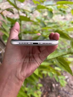 Apple iPhone 11 64 GB White