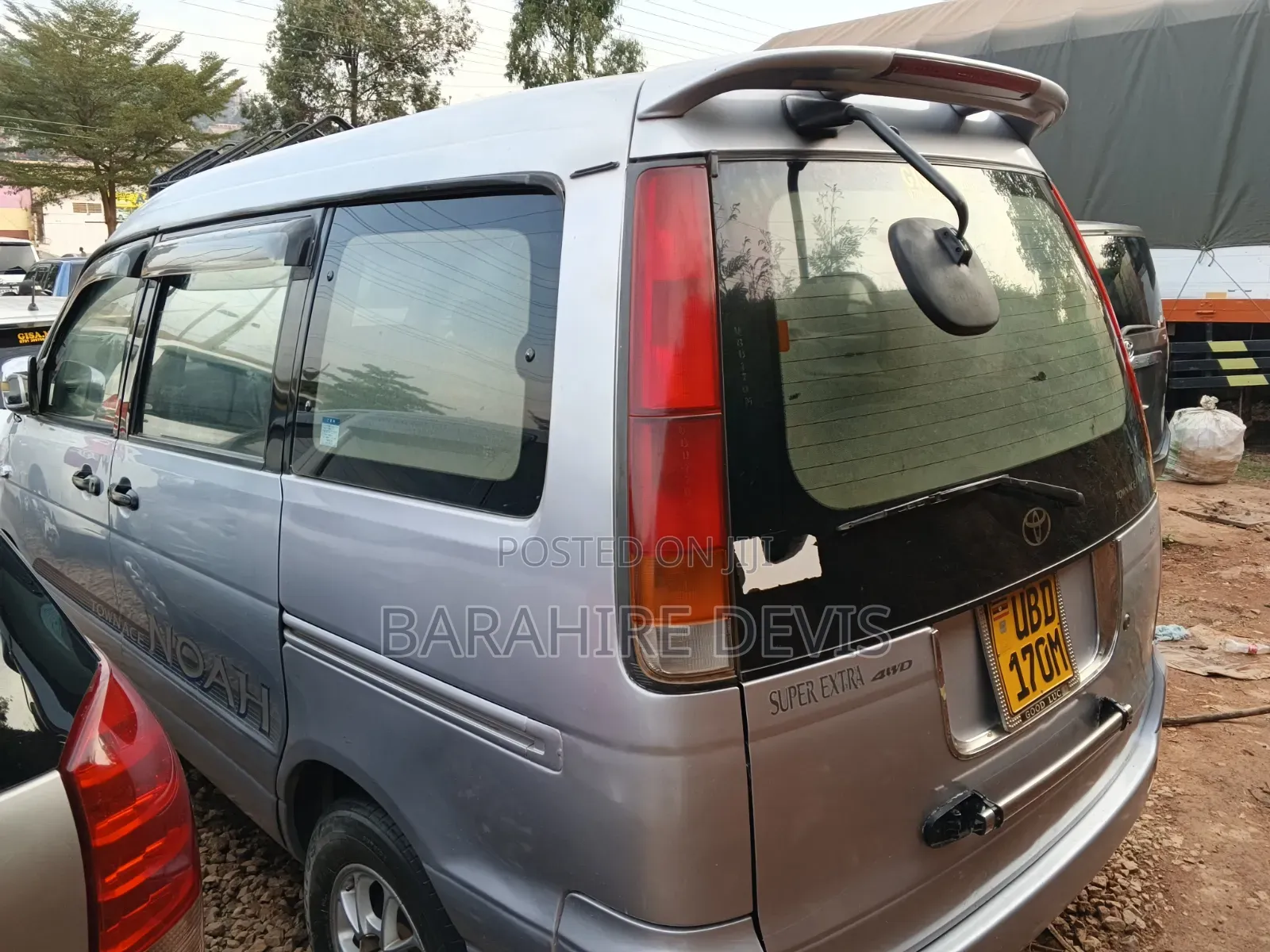 Toyota Noah 2001 Silver