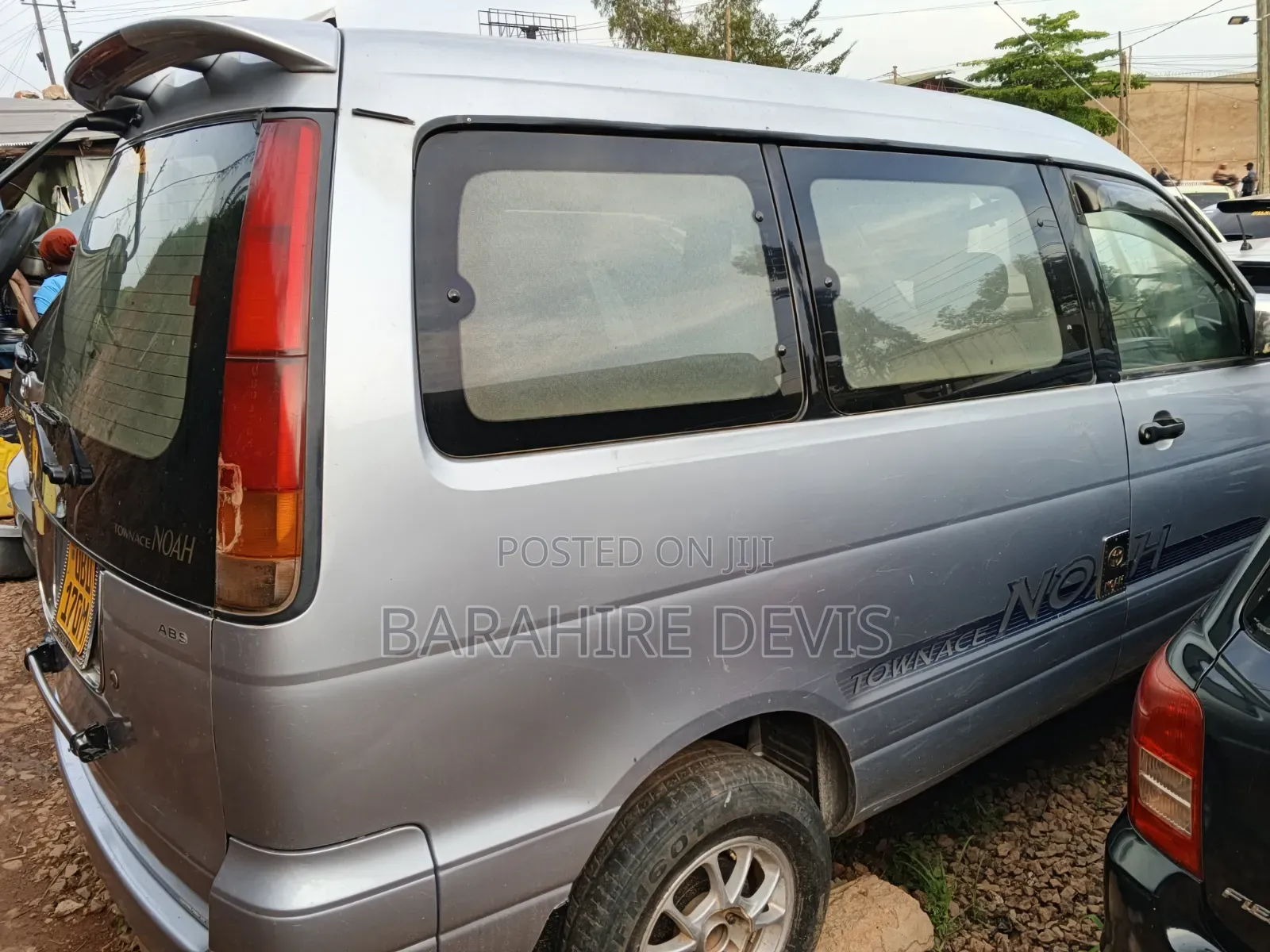 Toyota Noah 2001 Silver