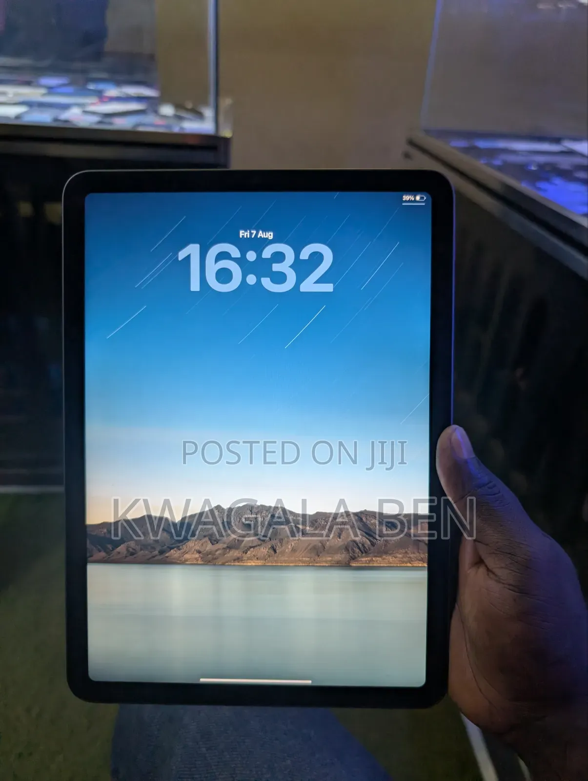 Apple iPad Air (2022) 64 GB Gray