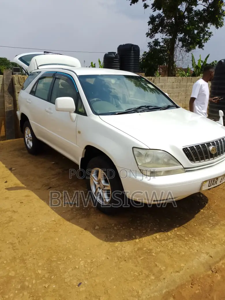Toyota Harrier 1997 White