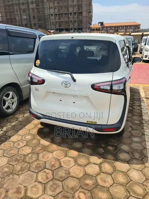 Toyota Sienta 2017 White
