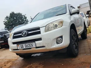 Toyota RAV4 2010 White