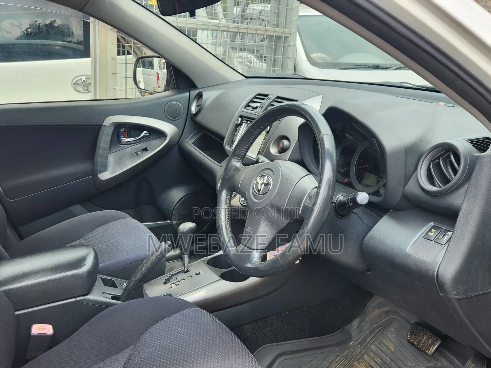 Toyota RAV4 2010 White