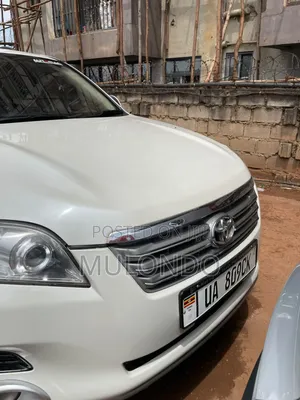Toyota Vanguard 2010 White