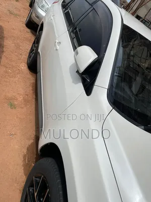 Toyota Vanguard 2010 White
