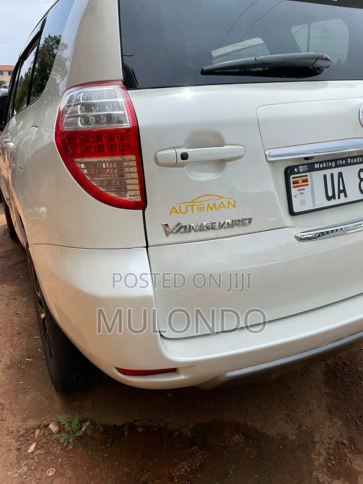 Toyota Vanguard 2010 White