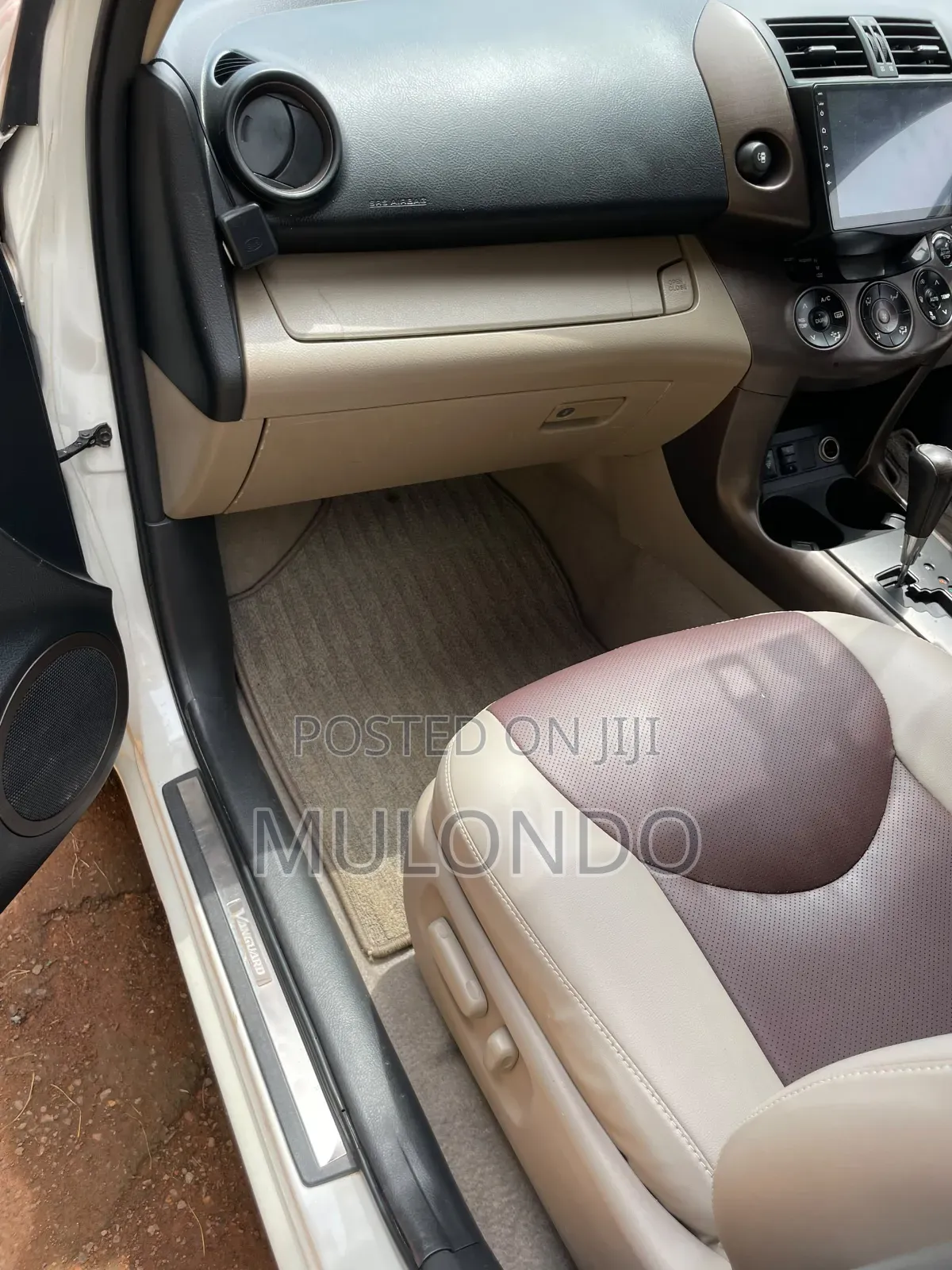 Toyota Vanguard 2010 White
