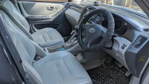 Toyota Kluger 2004 Silver
