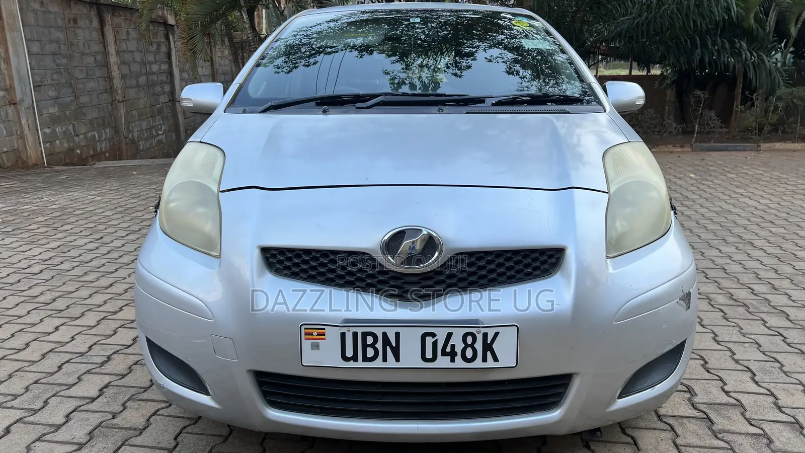 Toyota Vitz 2010 Silver