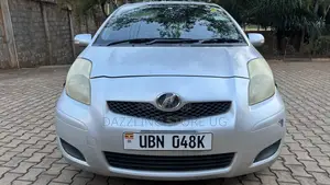 Toyota Vitz 2010 Silver