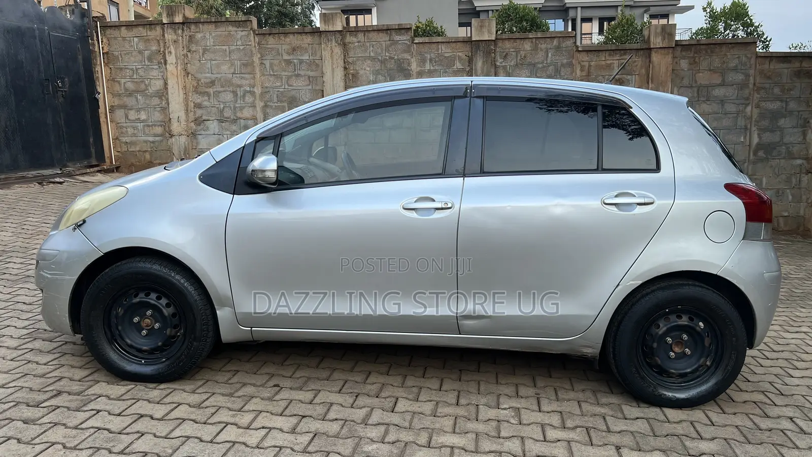 Toyota Vitz 2010 Silver