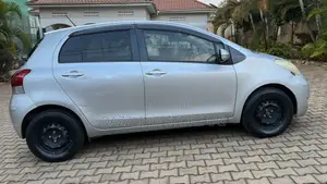 Toyota Vitz 2010 Silver