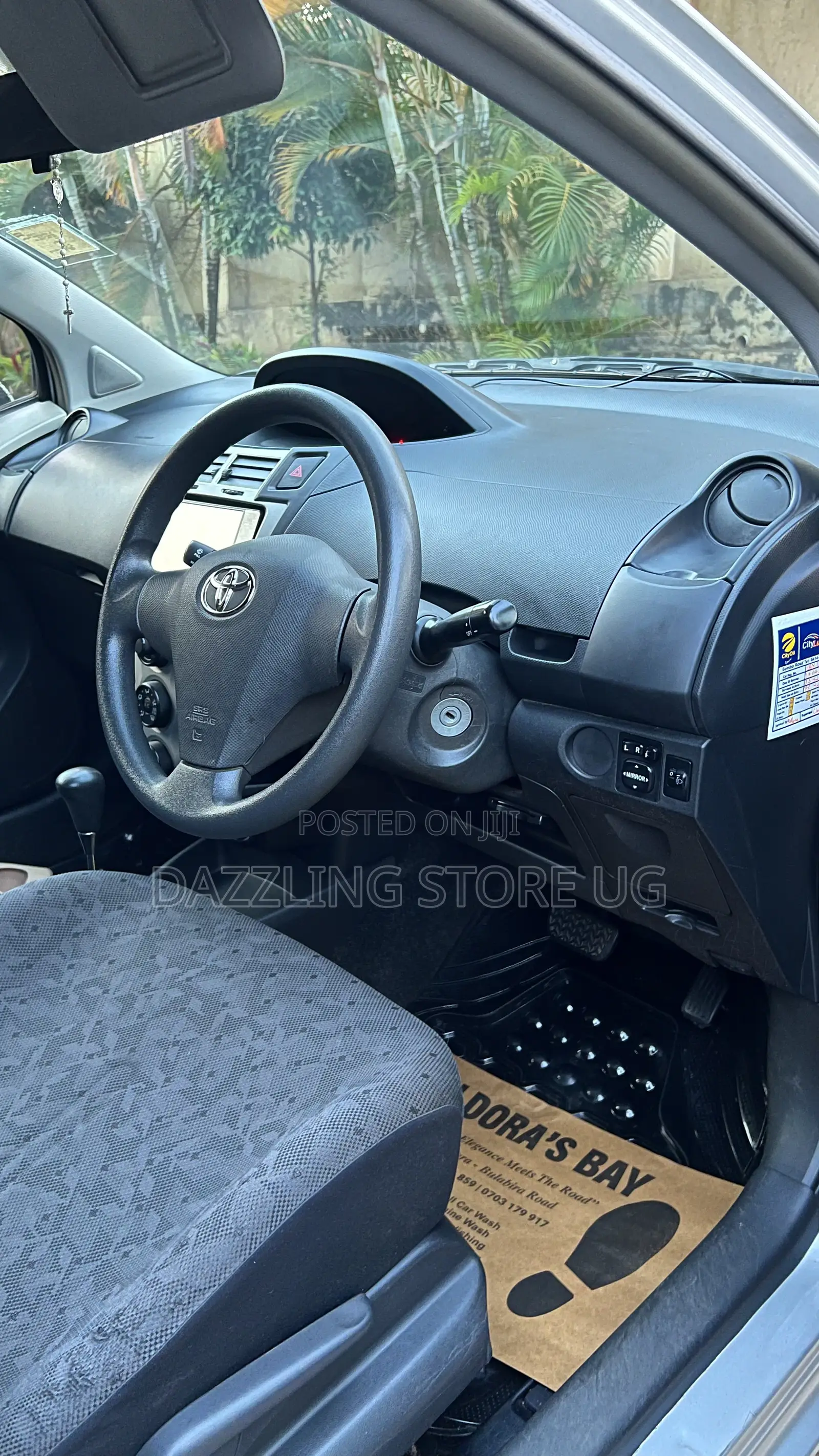 Toyota Vitz 2010 Silver