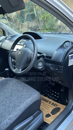Toyota Vitz 2010 Silver