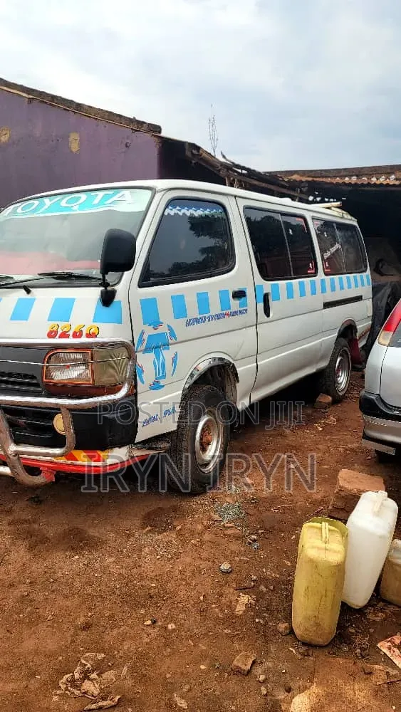 Toyota HiAce 1999 White