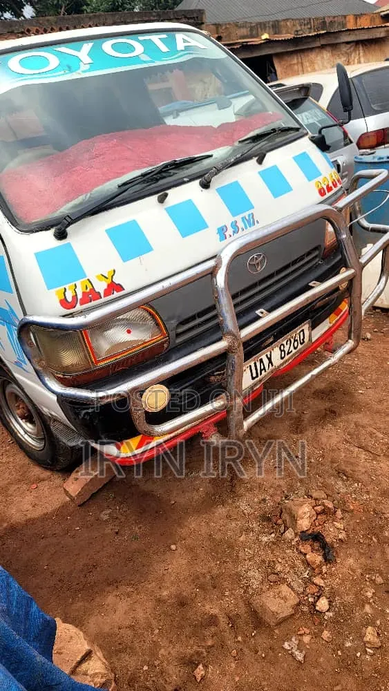Toyota HiAce 1999 White