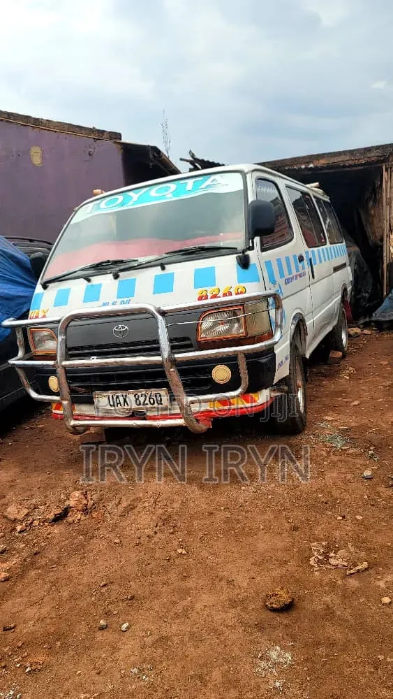 Toyota HiAce 1999 White