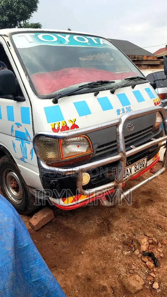 Toyota HiAce 1999 White