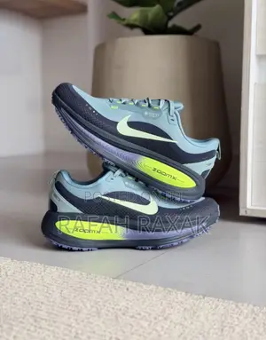 Original Nike Vomero 18 Gore-Tex Road Running Shoes