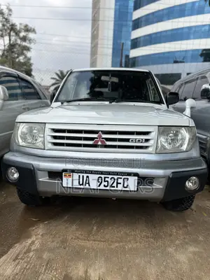 Mitsubishi Pajero IO 2006