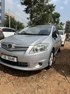 Toyota Auris 2011 Silver