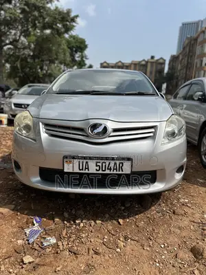 Toyota Auris 2011 Silver