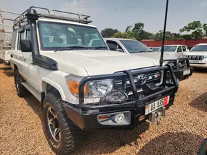 Toyota Land Cruiser 2017 White