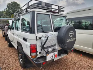 Toyota Land Cruiser 2017 White