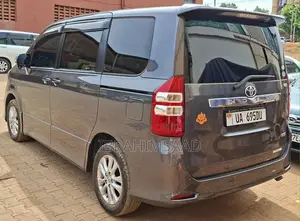 Toyota Noah 2.0 158hp AWD (8 Seater) 2012 Gray