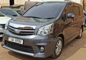 Toyota Noah 2.0 158hp AWD (8 Seater) 2012 Gray