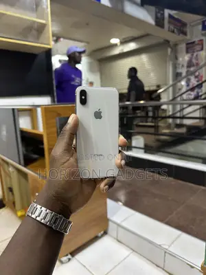 Apple iPhone X 64 GB White
