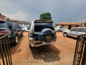 Mitsubishi Pajero 2014 Silver